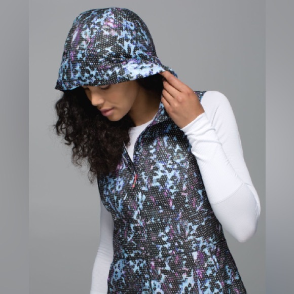 Lululemon (12) Pack-It Vest water resistant Sport Tranquil Blue, pockets - Picture 3 of 13